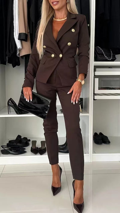 Completo cordinato con giacca e pantaloni elegante