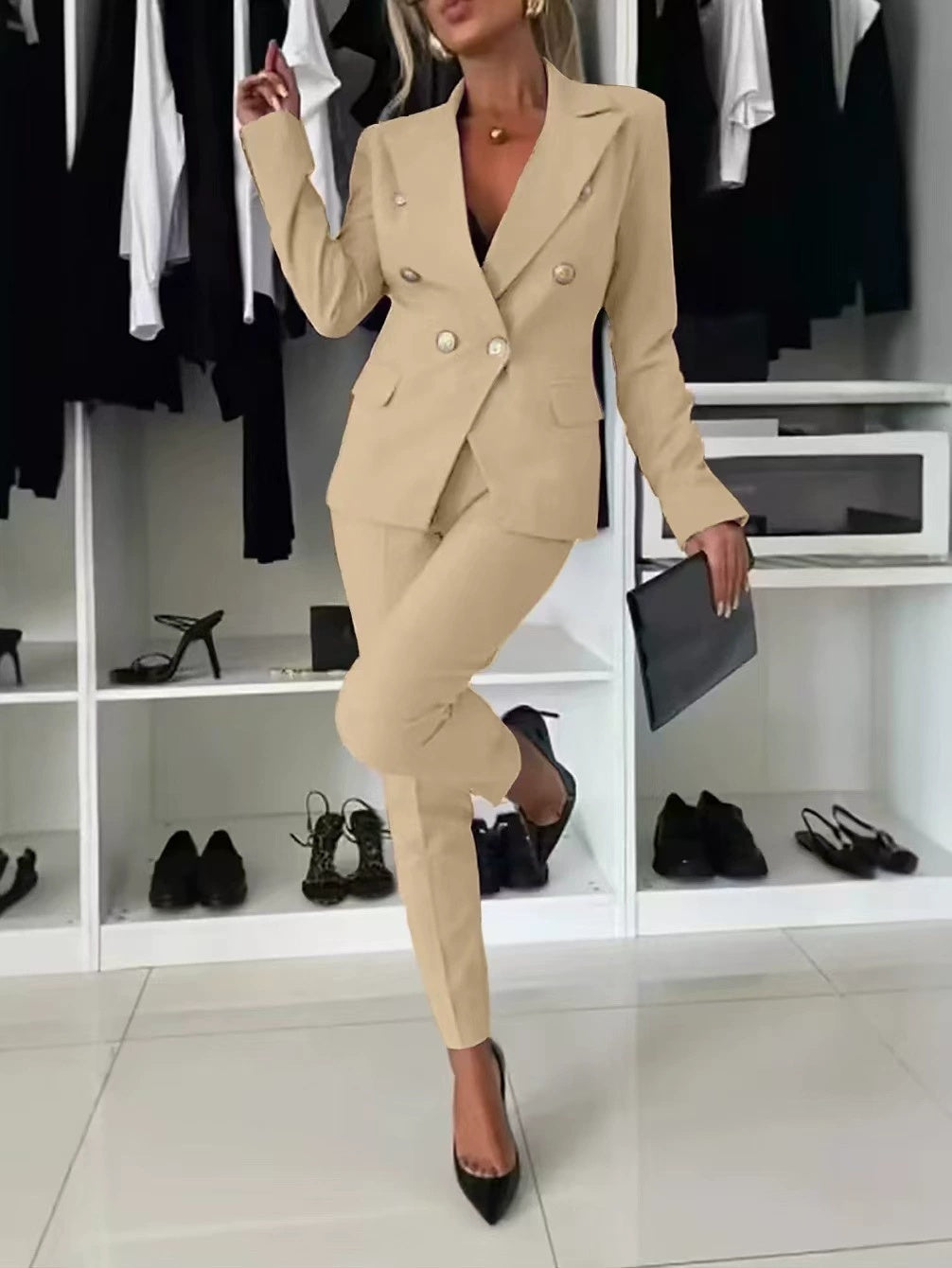 Completo cordinato con giacca e pantaloni elegante