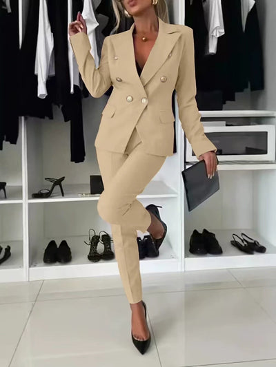Completo cordinato con giacca e pantaloni elegante