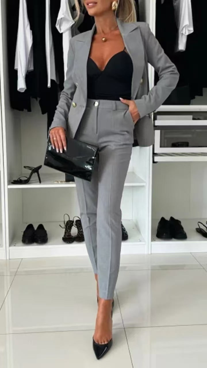 Completo cordinato con giacca e pantaloni elegante