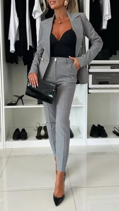 Completo cordinato con giacca e pantaloni elegante